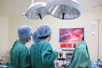 Uống nhầm nước tro tàu, người đàn ông bỏng, teo thực quản