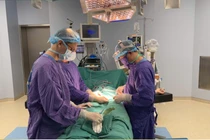 Trẻ mới sinh có bất thường ở cơ quan sinh dục cần biết để xử lý đúng