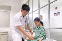 Cố định xương gãy qua màn hình tăng sáng không để lại sẹo