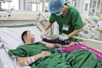 Thanh niên 25 tuổi suýt mất chi vì biến chứng tụ máu do sốt xuất huyết