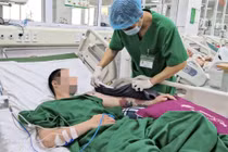 Thanh niên 25 tuổi suýt mất chi vì biến chứng tụ máu do sốt xuất huyết