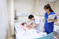 Bụng to bất thường, người phụ nữ mang khối u xơ tử cung 'khổng lồ' nặng 3,3kg