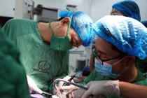 Cứu trẻ 47 ngày tuổi suy hô hấp cấp do khối u lớn hiếm gặp