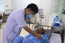 Đang phát biểu tại lễ cưới, bệnh nhân ngã quỵ, ngừng tim