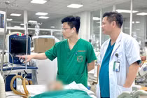 Giành lại sự sống cho người đàn ông vỡ phình động mạch não