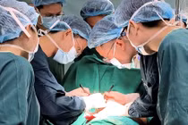 Mê thẩm mỹ, người phụ nữ 3 lần phẫu thuật vẫn hoại tử, nhiễm trùng nặng