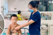 Trẻ 8 tuổi nguy kịch do uống nhầm bột thông cống