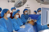 Dẫn lưu màng phổi cứu thai nhi 23 tuần xẹp phổi chèn ép tim