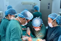 Cắt tử cung giữ mạng sống cho sản phụ tự uống thuốc phá thai