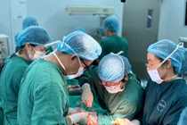 Cắt tử cung giữ mạng sống cho sản phụ tự uống thuốc phá thai