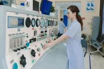 Điều trị oxy cao áp cho trẻ 11 tuổi bị phỏng nước cẳng chân