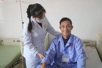 Đau bụng âm ỉ, không ngờ viêm loét dạ dày chảy máu nguy kịch