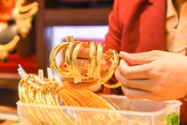 Giá vàng hôm nay 20/4: Tiếp tục đi xuống dưới ngưỡng 4.800 USD/ounce