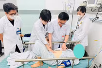 Tắc ruột non phát hiện bệnh di truyền hiếm gặp