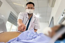 Nhiều người nguy kịch vì tự ý ngừng thuốc điều trị viêm gan