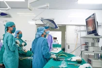 Cô gái 21 tuổi khám sức khỏe phát hiện u quái buồng trứng