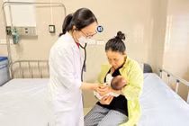 Bé 1 tháng tuổi suýt mất mạng vì ngộ độc thuốc phiện