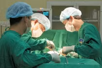 Cho ong đốt vú chữa ung thư, phải cắt bỏ cả đôi gò bồng đảo