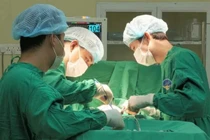 Cho ong đốt vú chữa ung thư, phải cắt bỏ cả đôi gò bồng đảo