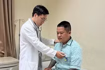 Đang khỏe mạnh chàng trai 30 tuổi đột quỵ khi đá bóng