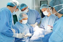 Hồi sinh hộp sọ cho người đàn ông 40 tuổi, vượt qua di chứng nặng nề