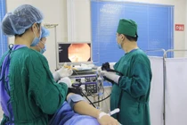 Ăn yến chưng người bệnh bị hạt táo đỏ đâm thành dạ dày