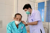 Ho ra máu tươi ồ ạt, người đàn ông 71 tuổi nguy kịch