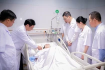 Tuyên dương 8 nhân viên y tế dũng cảm cứu người ở Bệnh viện Sản Nhi Nghệ An