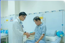 Xuyên đêm hồi sinh trái tim ngừng đập cho cụ ông 70 tuổi