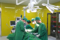 Nuốt nghẹn kéo dài, cụ bà 64 tuổi bị u tuyến giáp kèm nhiều bệnh nền