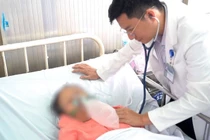 Đột ngột đau ngực, cụ bà 70 tuổi rối loạn nhịp tim, phù phổi cấp nguy kịch