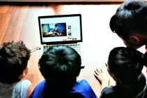 Cần 'vắc xin số' phù hợp để bảo vệ trẻ em trên không gian mạng