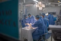 Hơn 10 tiếng xuyên đêm ghép gan cứu bệnh nhân suy gan nguy kịch