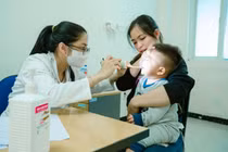 Bệnh nhi nhập viện tăng gấp 3 lần, cách gì phòng bệnh mùa thu đông?