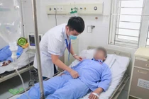 Hôn mê, sốc phản vệ do ăn ve sầu