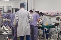 Đột ngột suy đa tạng, suýt ngừng tim trước giờ bay, du khách Mỹ được cứu sống