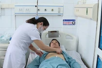 Kỹ thuật TIPS nút mạch cho người bệnh xơ gan giãn tĩnh mạch thực quản 5 năm 