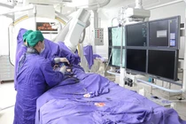 Đặt stent graft điều trị phình động mạch chủ bụng nguy kịch