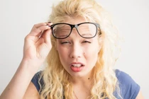 Lý do thị lực suy giảm dù mới ngoài 30 tuổi