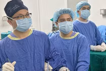 Đau bụng kéo dài, người đàn ông không ngờ sỏi xếp chuỗi đường mật trong gan