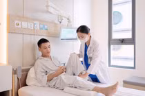 Gãy xương hàng loạt vị trí, người đàn ông 37 tuổi mắc bệnh hiếm