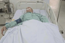 Đau bụng, khó thở cụ ông 98 tuổi nguy kịch vì thủng hang vị dạ dày