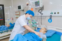 Vỡ khối u gan, người đàn ông 73 tuổi sốc mất máu nguy kịch