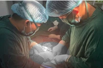 Thai phụ 28 tuần đau bụng buồn nôn do u nang buồng trứng xoắn hoại tử