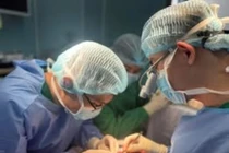 Cứu bệnh nhân bị cuốn bàn tay vào máy xay thịt