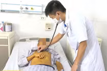 Người đàn ông 54 tuổi nhiễm khuẩn huyết, suy đa tạng vì giẫm phải đá nhọn