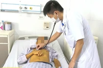 Người đàn ông 54 tuổi nhiễm khuẩn huyết, suy đa tạng vì giẫm phải đá nhọn