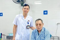 Nong bóng phủ thuốc tái thông động mạch chi cứu chân hoại tử