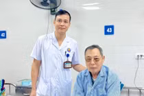 Nong bóng phủ thuốc tái thông động mạch chi cứu chân hoại tử