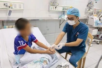 Trẻ 9 tuổi uống nhầm methadone ngộ độc ngừng tim, hôn mê